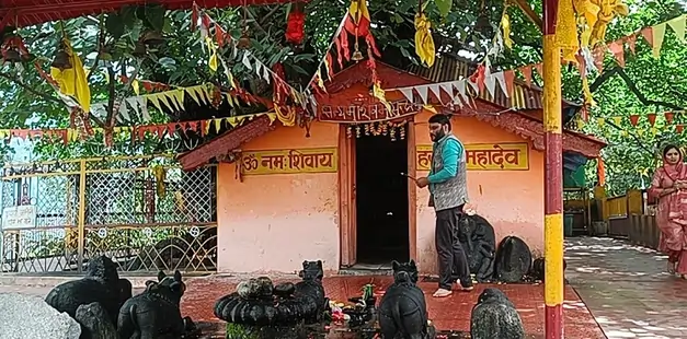 five Nandi in Jyoteshwar Mahadev temple of Uttarakhand
