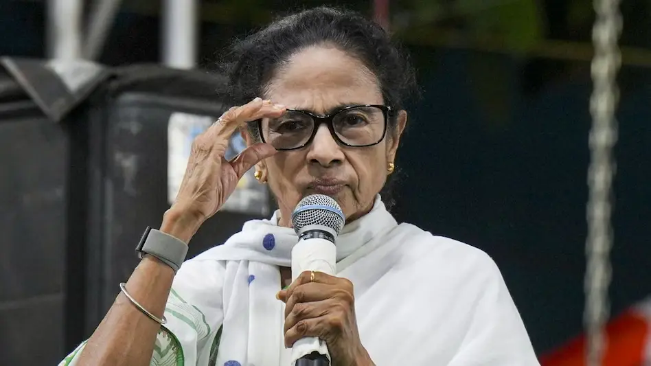 Mamata targets PM Modi Hooghly boat ride Bengal election