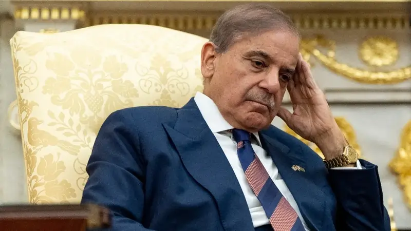 खामेनेई के अंतिम संस्कार में जाकर फंस गया पाकिस्तान! US Senator slams pakistan over shehbaz sharif attending khamenei funeral