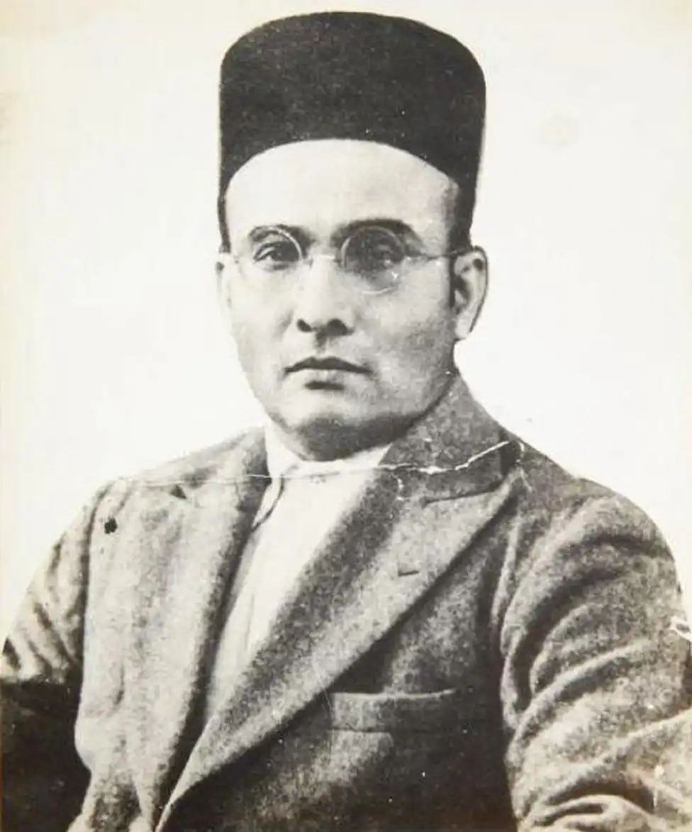 controversy in kerala over Savarkar quiz question