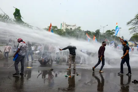 साथियों की रिहाई की मांग को लेकर पटना में फिर सड़कों पर उतरे छात्र Protest in Patna demanding the release of arrested students