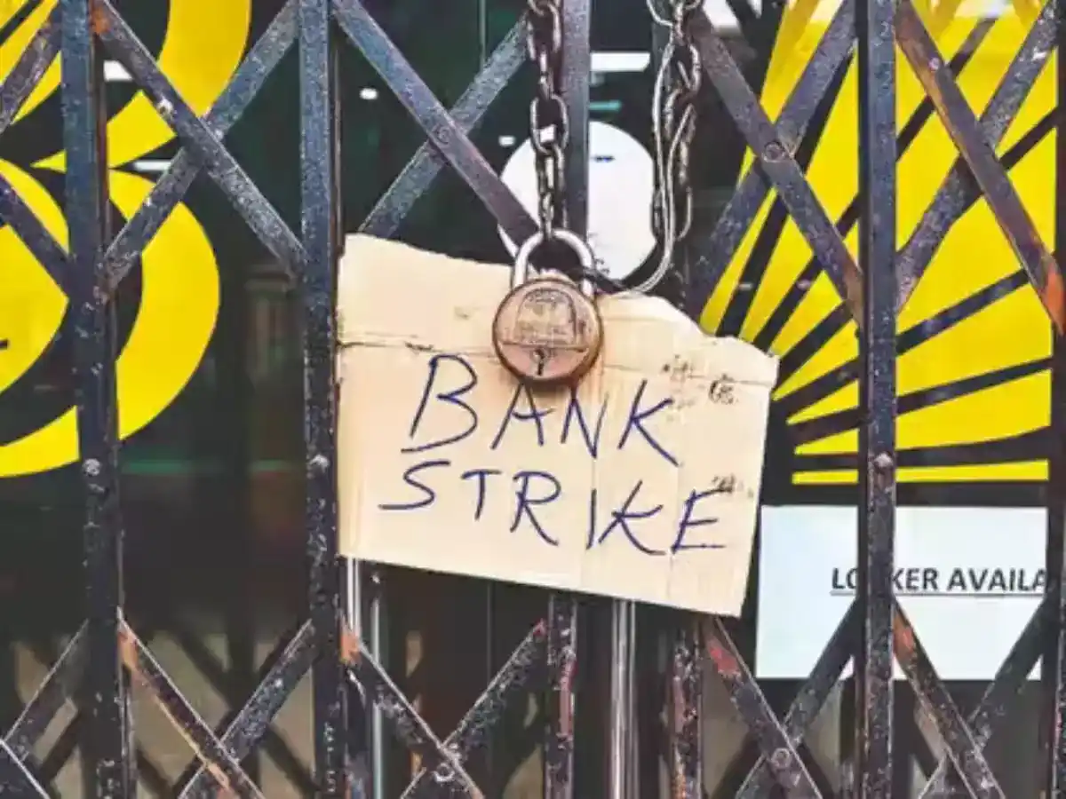 बैंक कर्मचारी क्यों कर रहे हड़ताल, क्या आपकी सैलरी टाइम पर आएगी? Why are bank employees striking will your salary come on time