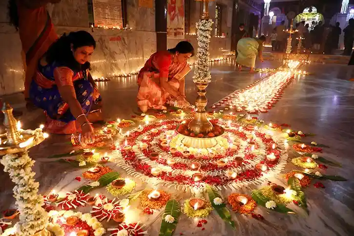 पूरे देश में इस बार एक ही दिन दिवाली, जानें शुभ मुहूर्त Diwali on same date across India Lakshmi Puja Muhurat Pradosh Kaal